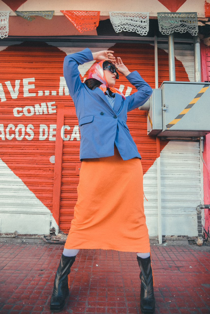 2023.02 Customer Appreciation Blog @estefydiego-5 Two photos: group of volunteers with Mariposas Sin Fronteras, and volunteers doing yardwork