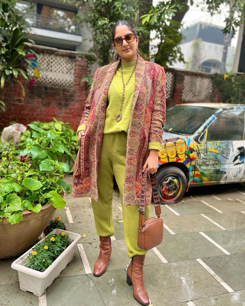 2023.02 Customer Appreciation Blog @sanjrishi_1 Two photos: group of volunteers with Mariposas Sin Fronteras, and volunteers doing yardwork