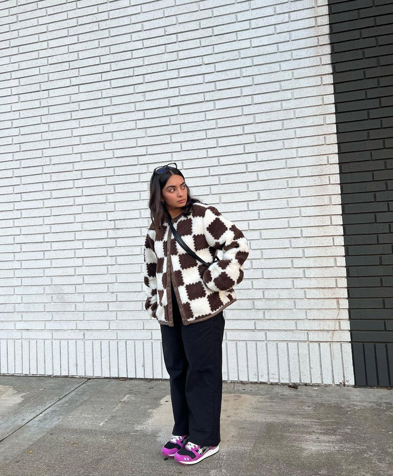 @thingsimwearing Two photos: group of volunteers with Mariposas Sin Fronteras, and volunteers doing yardwork